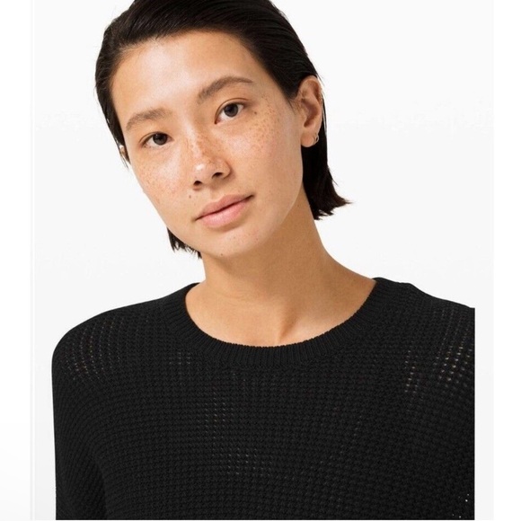 Lululemon Easy Embrace Long Sleeve Black Sweater Hi Low Curved Hem Size 10 / M-L - Picture 7 of 7